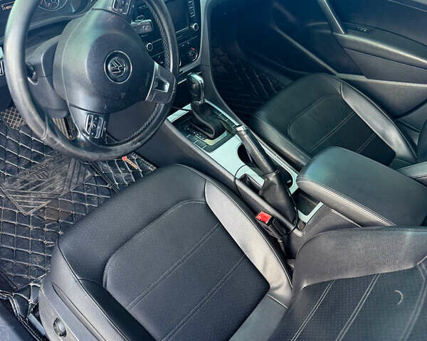 Черный Фольксваген Пассат, объемом двигателя 2.5 л и пробегом 215 тыс. км за 10500 $, фото 6 на Automoto.ua