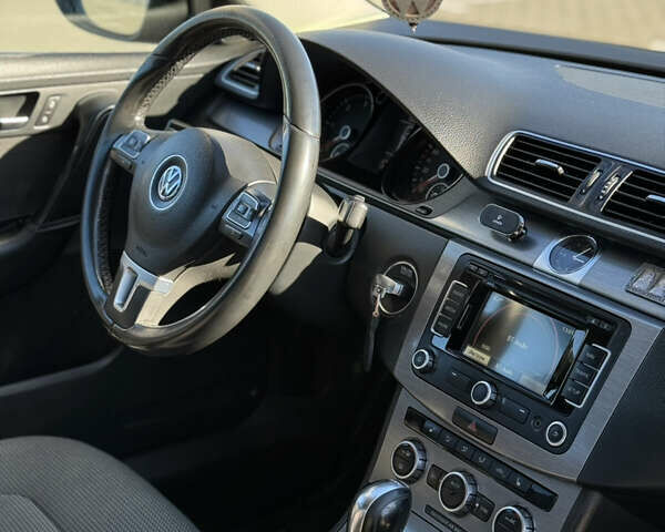 Чорний Фольксваген Пассат, об'ємом двигуна 2 л та пробігом 272 тис. км за 12999 $, фото 11 на Automoto.ua