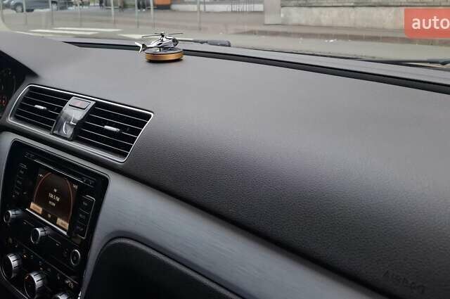 Черный Фольксваген Пассат, объемом двигателя 2.48 л и пробегом 219 тыс. км за 9500 $, фото 12 на Automoto.ua