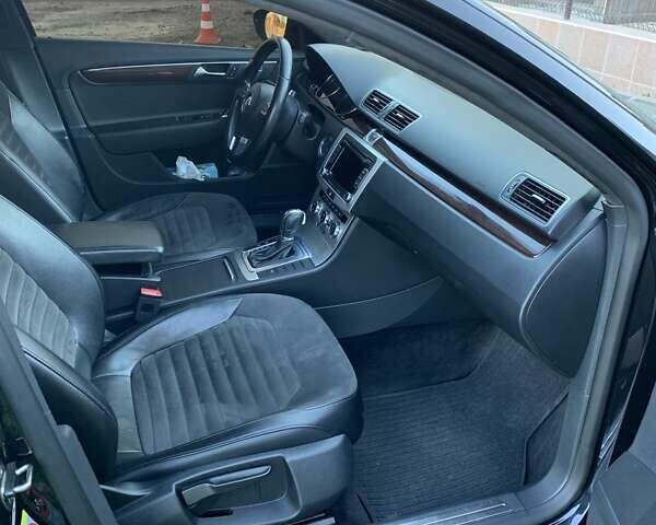 Черный Фольксваген Пассат, объемом двигателя 1.97 л и пробегом 300 тыс. км за 12000 $, фото 4 на Automoto.ua