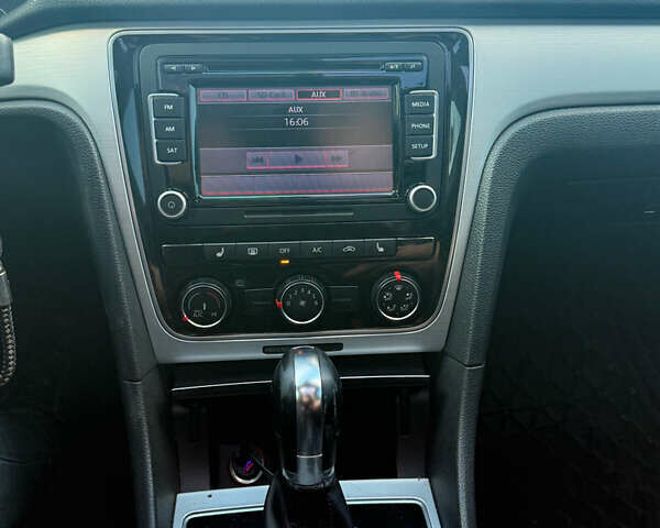 Черный Фольксваген Пассат, объемом двигателя 2.5 л и пробегом 215 тыс. км за 10500 $, фото 9 на Automoto.ua