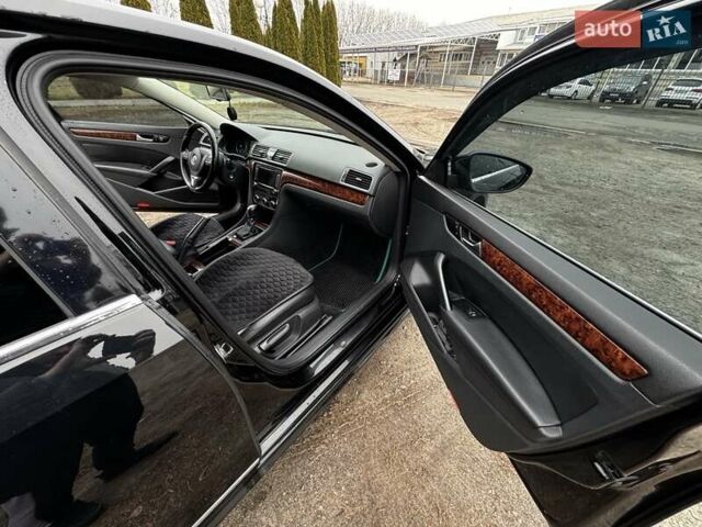 Чорний Фольксваген Пассат, об'ємом двигуна 2.48 л та пробігом 238 тис. км за 9800 $, фото 14 на Automoto.ua