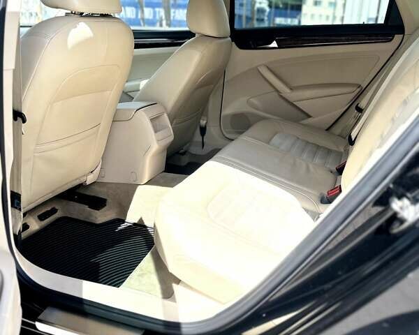 Черный Фольксваген Пассат, объемом двигателя 2.5 л и пробегом 240 тыс. км за 11400 $, фото 11 на Automoto.ua