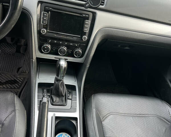 Чорний Фольксваген Пассат, об'ємом двигуна 2.5 л та пробігом 260 тис. км за 9500 $, фото 17 на Automoto.ua