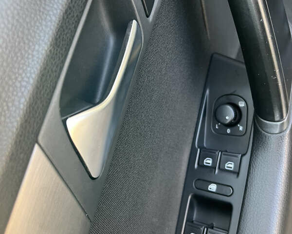 Черный Фольксваген Пассат, объемом двигателя 1.97 л и пробегом 228 тыс. км за 12000 $, фото 30 на Automoto.ua