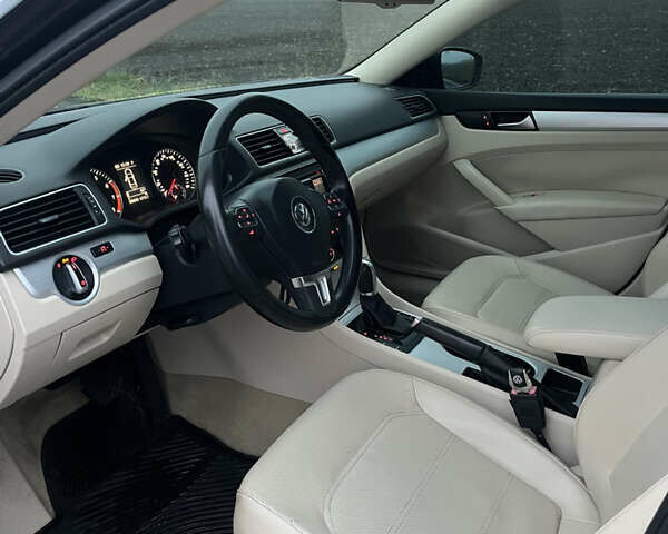 Черный Фольксваген Пассат, объемом двигателя 2.5 л и пробегом 189 тыс. км за 12700 $, фото 10 на Automoto.ua