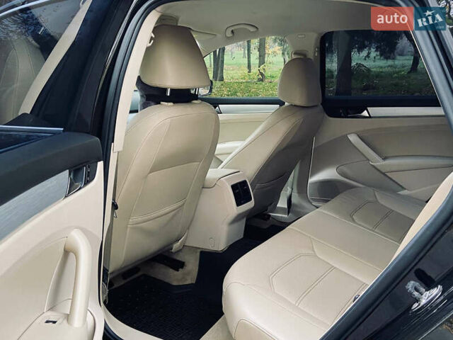 Черный Фольксваген Пассат, объемом двигателя 2.5 л и пробегом 166 тыс. км за 9999 $, фото 16 на Automoto.ua