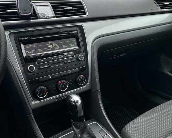 Черный Фольксваген Пассат, объемом двигателя 2.5 л и пробегом 302 тыс. км за 7700 $, фото 19 на Automoto.ua