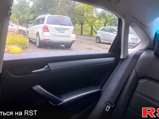 Черный Фольксваген Пассат, объемом двигателя 2.5 л и пробегом 288 тыс. км за 9300 $, фото 8 на Automoto.ua