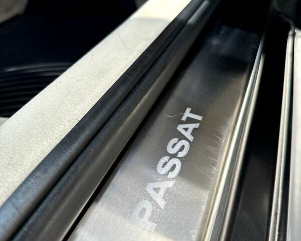 Черный Фольксваген Пассат, объемом двигателя 2.5 л и пробегом 240 тыс. км за 11400 $, фото 14 на Automoto.ua