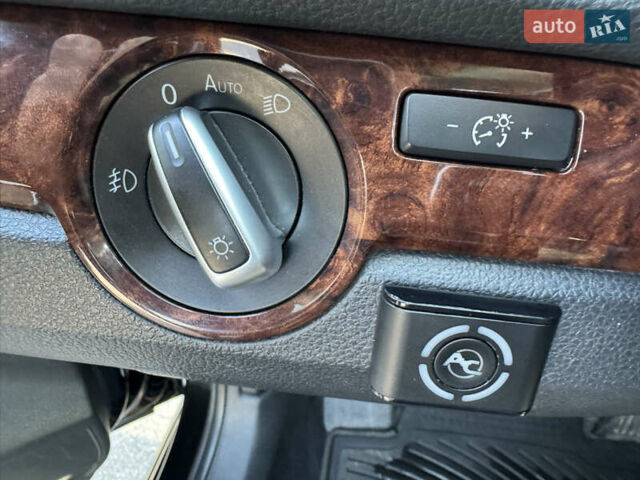 Черный Фольксваген Пассат, объемом двигателя 2.48 л и пробегом 159 тыс. км за 13500 $, фото 13 на Automoto.ua