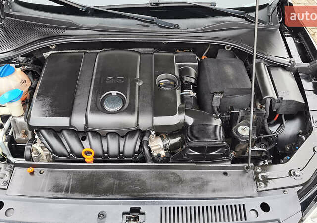 Черный Фольксваген Пассат, объемом двигателя 2.48 л и пробегом 265 тыс. км за 9200 $, фото 12 на Automoto.ua