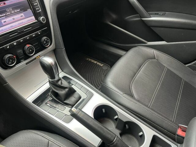 Черный Фольксваген Пассат, объемом двигателя 2.5 л и пробегом 193 тыс. км за 10500 $, фото 15 на Automoto.ua