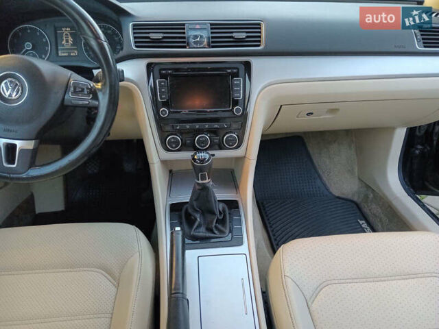 Черный Фольксваген Пассат, объемом двигателя 2.5 л и пробегом 222 тыс. км за 6999 $, фото 16 на Automoto.ua
