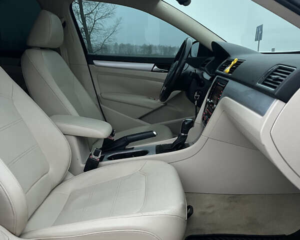 Черный Фольксваген Пассат, объемом двигателя 2.5 л и пробегом 189 тыс. км за 12700 $, фото 19 на Automoto.ua