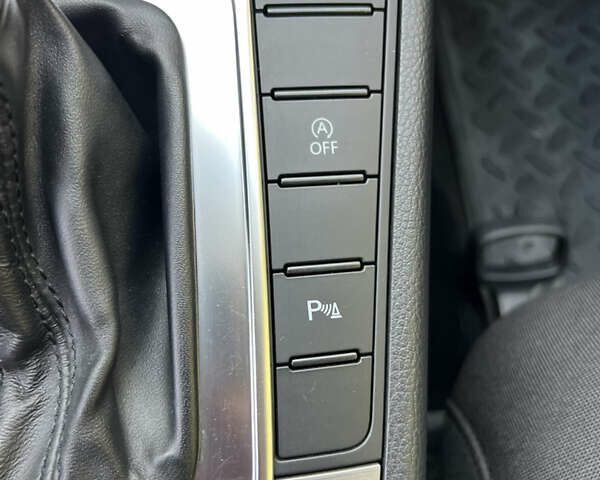 Черный Фольксваген Пассат, объемом двигателя 1.97 л и пробегом 228 тыс. км за 12000 $, фото 46 на Automoto.ua