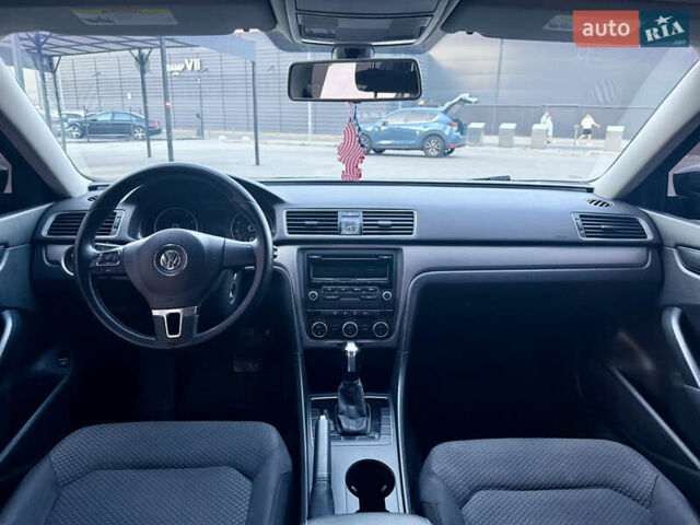 Черный Фольксваген Пассат, объемом двигателя 2.5 л и пробегом 247 тыс. км за 9200 $, фото 12 на Automoto.ua