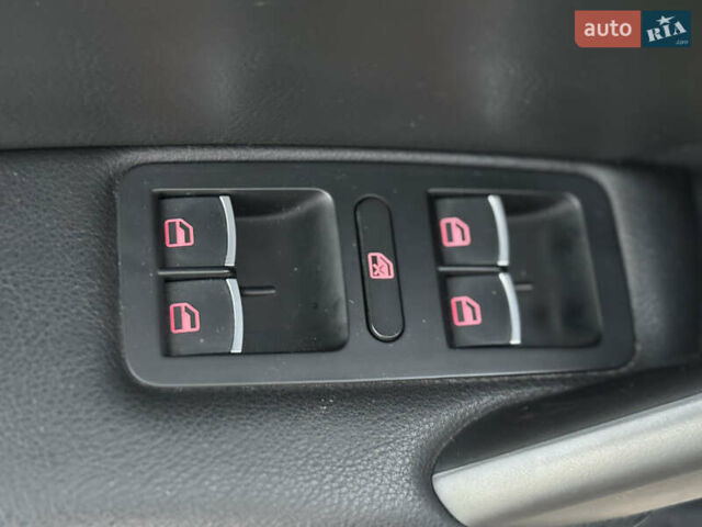 Фольксваген Пассат 2012 в Хмельницком на Automoto.ua Черный Фольксваген Пассат, объемом двигателя 2.48 л и пробегом 215 тыс. км за 10499 $, фото 13 на Automoto.ua