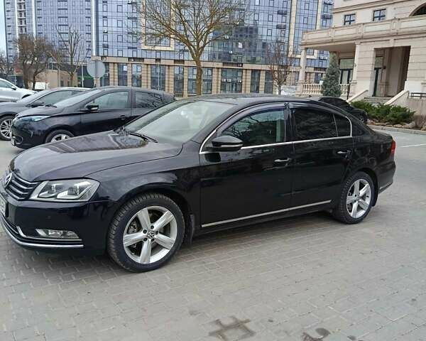 Чорний Фольксваген Пассат, об'ємом двигуна 2 л та пробігом 262 тис. км за 10499 $, фото 4 на Automoto.ua