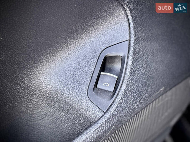 Черный Фольксваген Пассат, объемом двигателя 2 л и пробегом 201 тыс. км за 12950 $, фото 31 на Automoto.ua