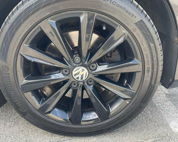 Черный Фольксваген Пассат, объемом двигателя 1.8 л и пробегом 186 тыс. км за 10000 $, фото 7 на Automoto.ua