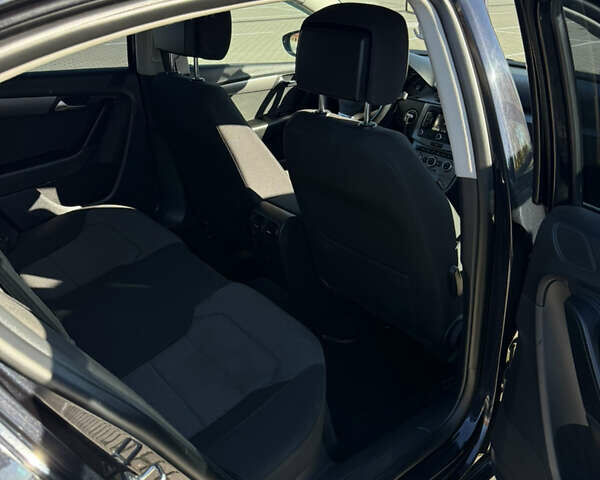 Чорний Фольксваген Пассат, об'ємом двигуна 2 л та пробігом 272 тис. км за 12999 $, фото 17 на Automoto.ua