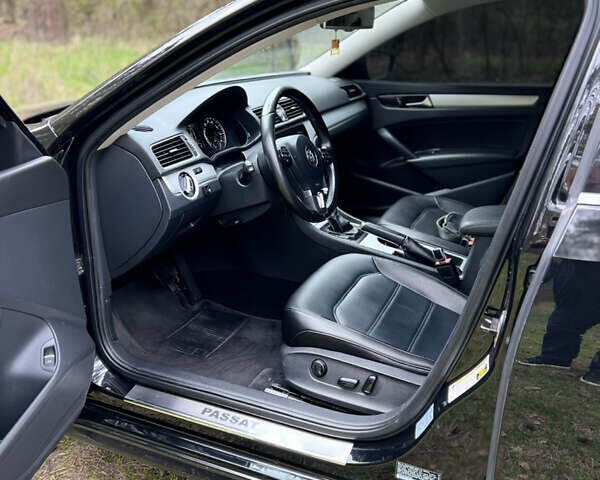 Черный Фольксваген Пассат, объемом двигателя 2.5 л и пробегом 270 тыс. км за 10000 $, фото 15 на Automoto.ua