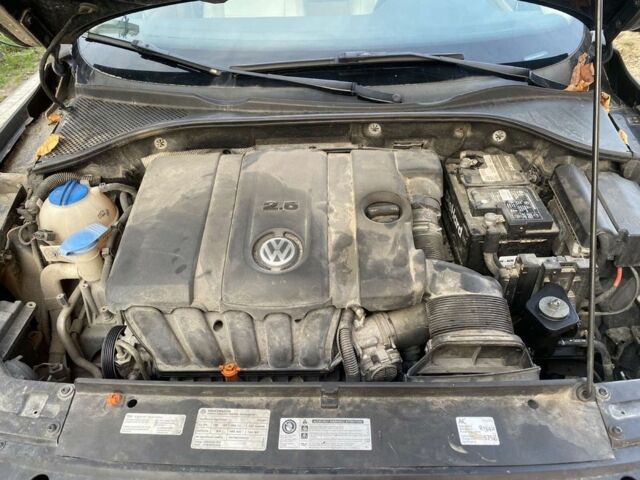 Черный Фольксваген Пассат, объемом двигателя 2.5 л и пробегом 190 тыс. км за 7500 $, фото 8 на Automoto.ua