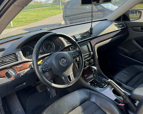 Черный Фольксваген Пассат, объемом двигателя 2.48 л и пробегом 159 тыс. км за 13500 $, фото 26 на Automoto.ua