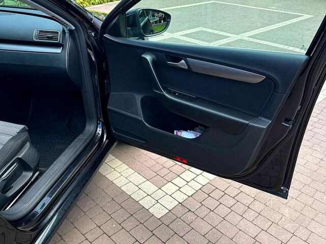 Черный Фольксваген Пассат, объемом двигателя 1.4 л и пробегом 263 тыс. км за 9500 $, фото 3 на Automoto.ua