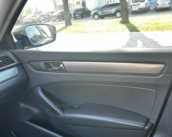 Чорний Фольксваген Пассат, об'ємом двигуна 2.5 л та пробігом 218 тис. км за 9700 $, фото 13 на Automoto.ua