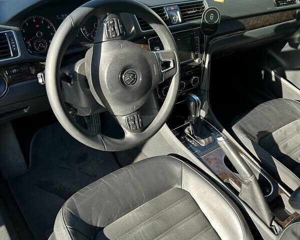 Черный Фольксваген Пассат, объемом двигателя 1.8 л и пробегом 240 тыс. км за 11300 $, фото 10 на Automoto.ua