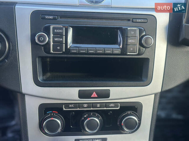 Черный Фольксваген Пассат, объемом двигателя 2 л и пробегом 267 тыс. км за 11500 $, фото 54 на Automoto.ua