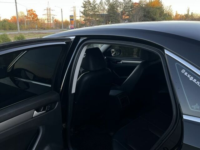 Фольксваген Пассат 2013 в Новоднестровск на Automoto.ua Черный Фольксваген Пассат, объемом двигателя 2 л и пробегом 293 тыс. км за 11500 $, фото 13 на Automoto.ua