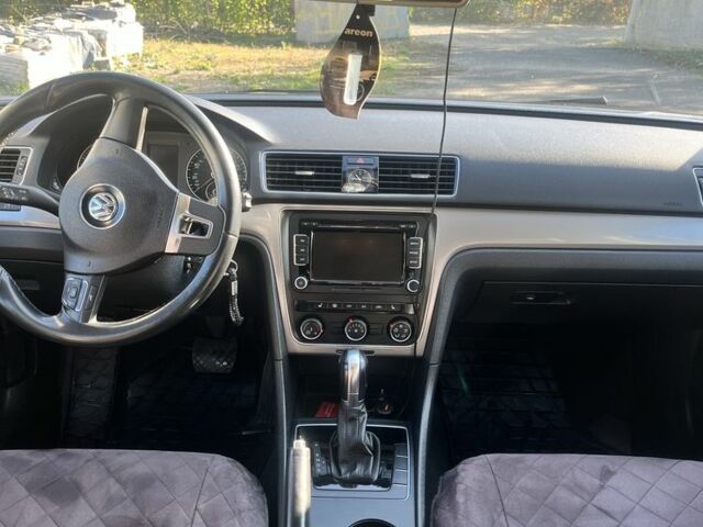 Черный Фольксваген Пассат, объемом двигателя 2.5 л и пробегом 193 тыс. км за 10700 $, фото 5 на Automoto.ua