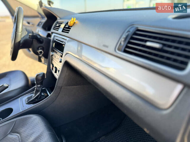 Черный Фольксваген Пассат, объемом двигателя 1.8 л и пробегом 280 тыс. км за 11300 $, фото 8 на Automoto.ua