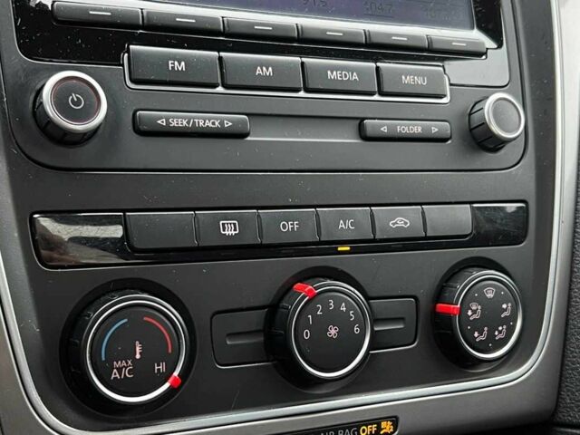 Черный Фольксваген Пассат, объемом двигателя 2.5 л и пробегом 131 тыс. км за 10200 $, фото 12 на Automoto.ua