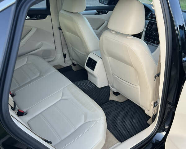 Черный Фольксваген Пассат, объемом двигателя 2.48 л и пробегом 136 тыс. км за 11800 $, фото 9 на Automoto.ua