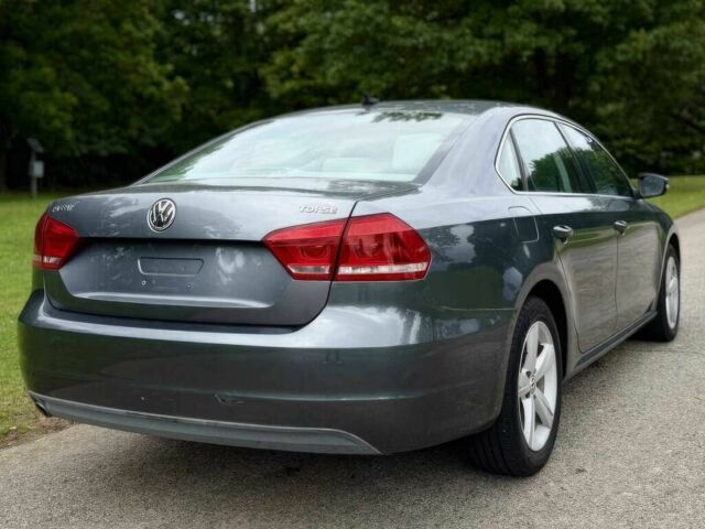 Черный Фольксваген Пассат, объемом двигателя 2 л и пробегом 81 тыс. км за 3900 $, фото 4 на Automoto.ua