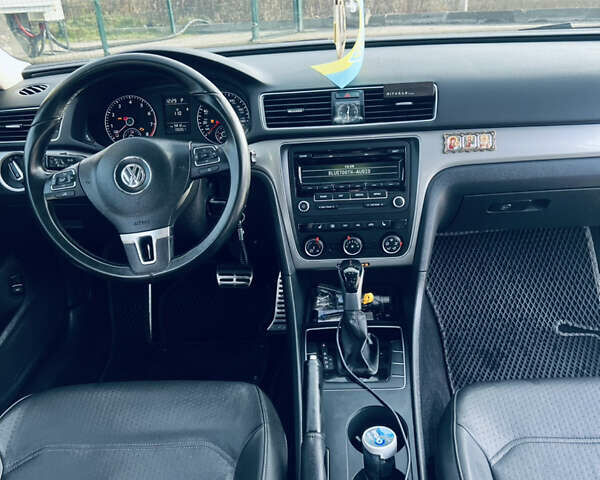 Черный Фольксваген Пассат, объемом двигателя 2.5 л и пробегом 195 тыс. км за 10500 $, фото 3 на Automoto.ua