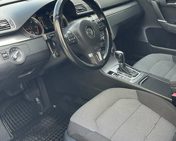 Фольксваген Пассат 2013 в Мукачеве на Automoto.ua Черный Фольксваген Пассат, объемом двигателя 1.97 л и пробегом 290 тыс. км за 10500 $, фото 11 на Automoto.ua