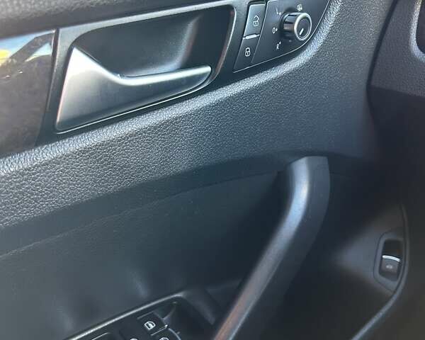 Черный Фольксваген Пассат, объемом двигателя 1.8 л и пробегом 240 тыс. км за 11300 $, фото 27 на Automoto.ua