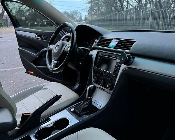 Черный Фольксваген Пассат, объемом двигателя 2.5 л и пробегом 267 тыс. км за 9800 $, фото 24 на Automoto.ua