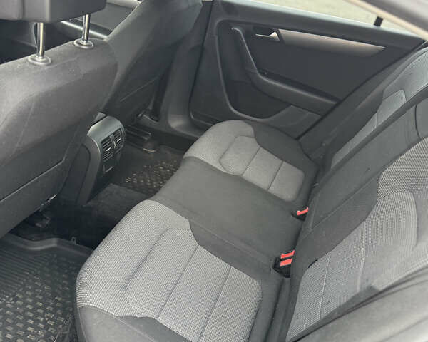 Чорний Фольксваген Пассат, об'ємом двигуна 1.97 л та пробігом 185 тис. км за 11000 $, фото 10 на Automoto.ua