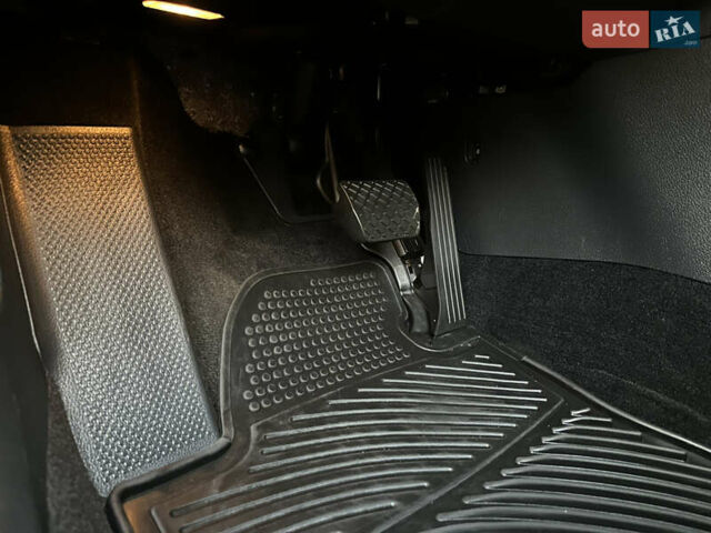 Чорний Фольксваген Пассат, об'ємом двигуна 2 л та пробігом 128 тис. км за 11300 $, фото 31 на Automoto.ua