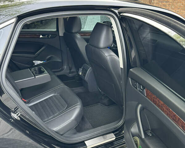 Черный Фольксваген Пассат, объемом двигателя 2.5 л и пробегом 277 тыс. км за 10900 $, фото 6 на Automoto.ua