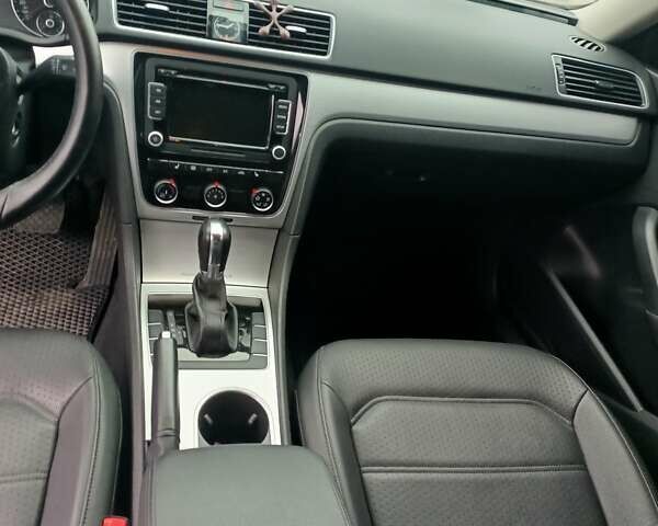 Черный Фольксваген Пассат, объемом двигателя 2.5 л и пробегом 130 тыс. км за 13000 $, фото 7 на Automoto.ua