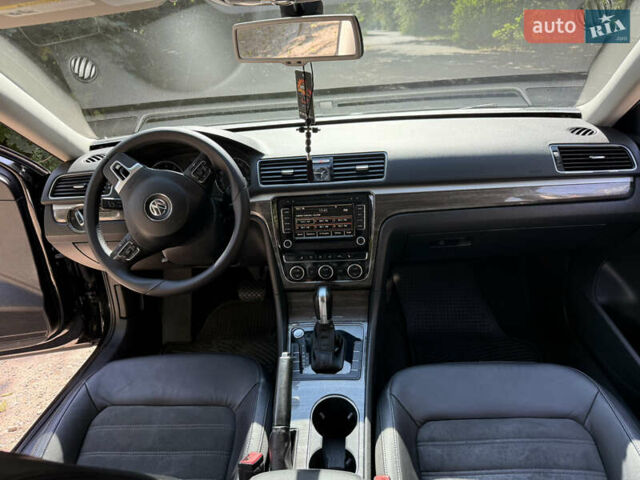 Черный Фольксваген Пассат, объемом двигателя 2.48 л и пробегом 260 тыс. км за 12000 $, фото 16 на Automoto.ua