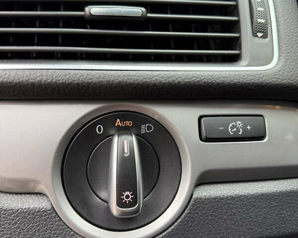 Черный Фольксваген Пассат, объемом двигателя 1.8 л и пробегом 162 тыс. км за 8499 $, фото 12 на Automoto.ua