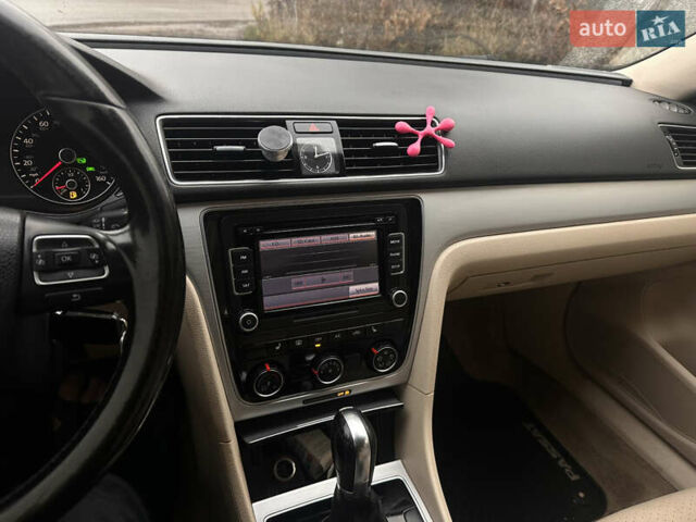 Черный Фольксваген Пассат, объемом двигателя 2.5 л и пробегом 256 тыс. км за 9300 $, фото 10 на Automoto.ua